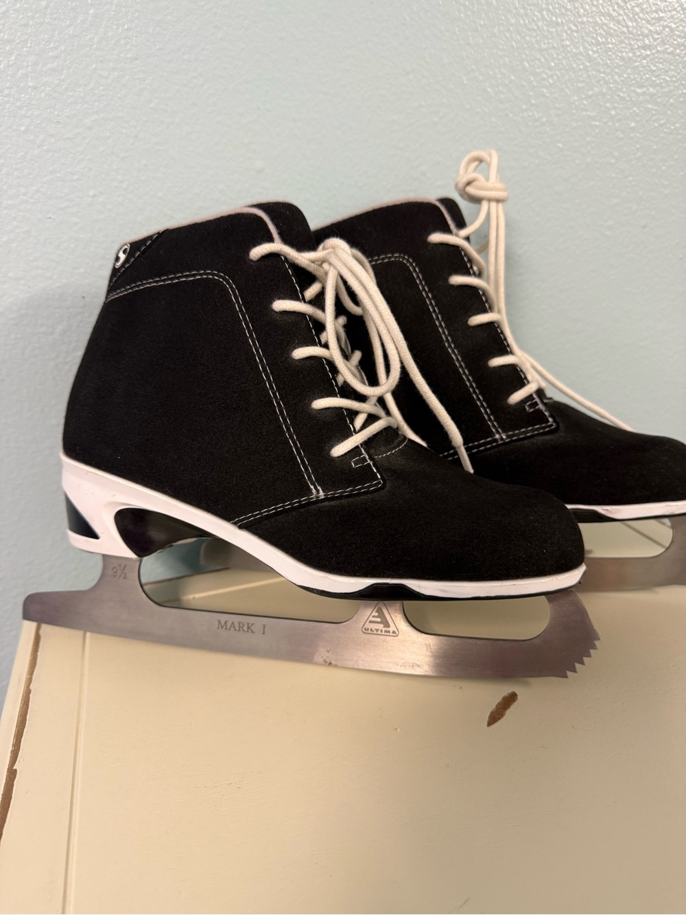 Ultima Mark I Figure Skates | Youth 5 | Excellent